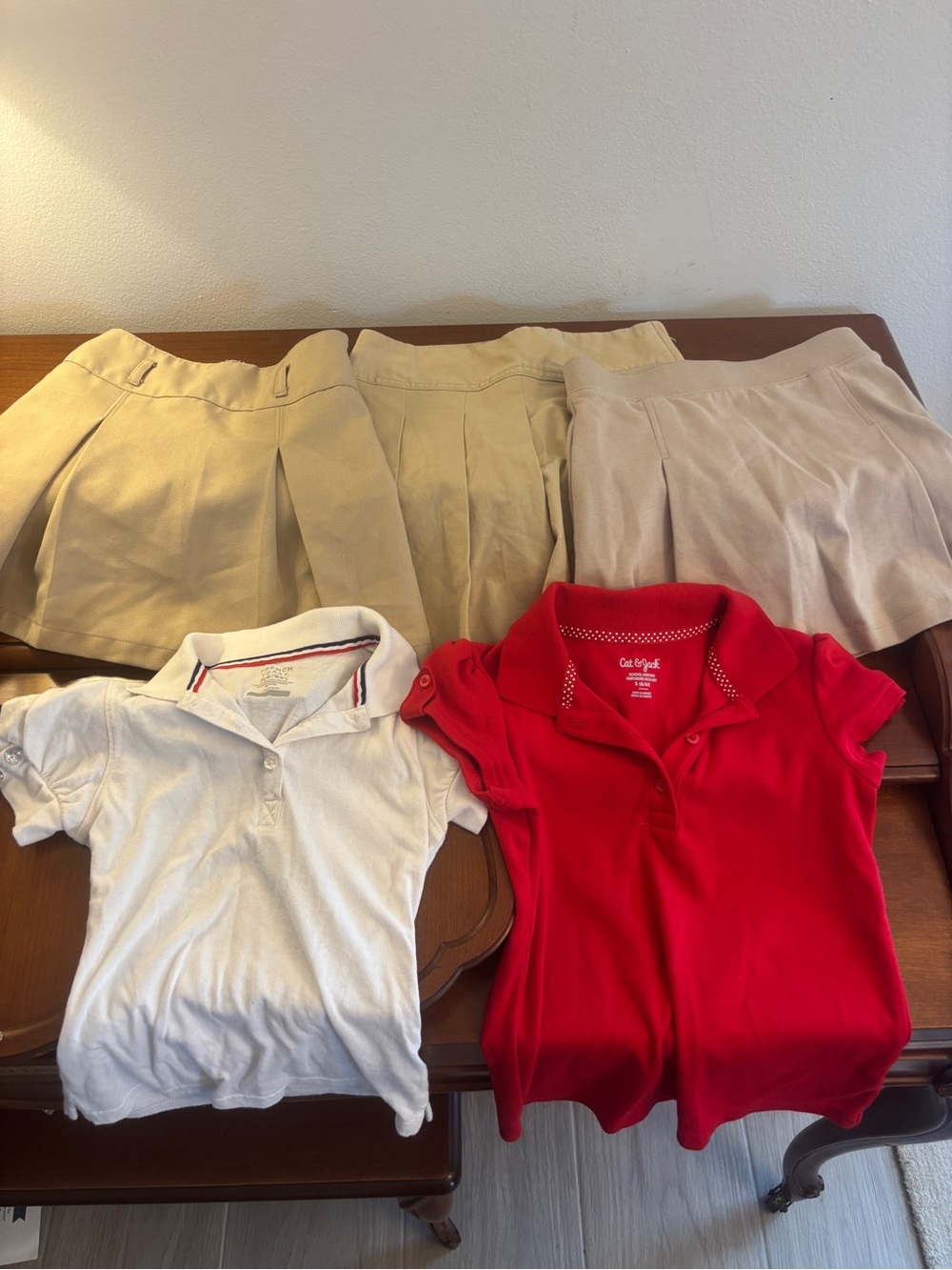 Girls school uniform bundle - size 6X | 3 khaki skorts + 2 polos